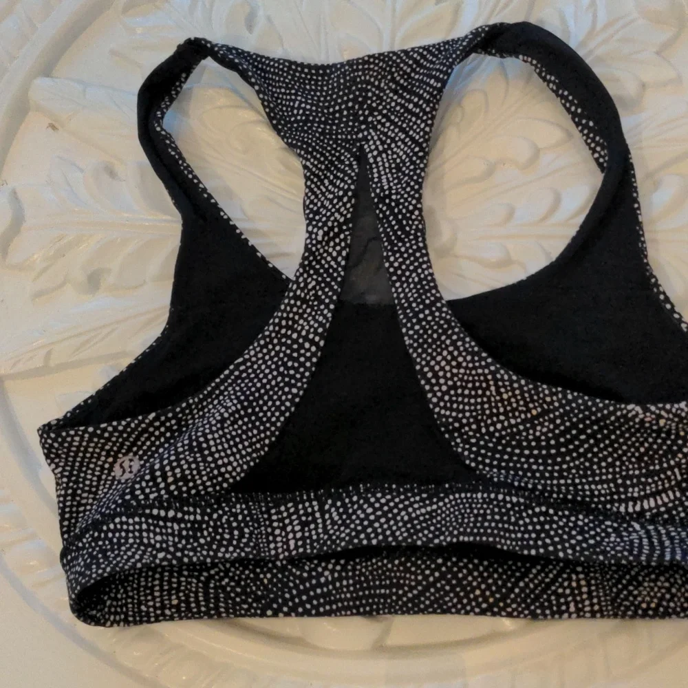 Lululemon Black and White Women's Sports Bra Small - Picture 7 of 10